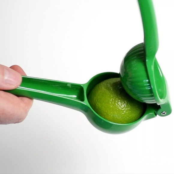 Manual Green Citrus Juicer - Picture 3 of 8